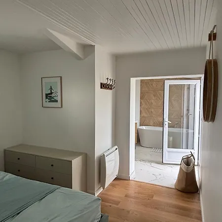 Renovated House 150m From 400m Centre فيلة