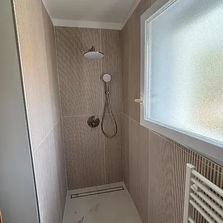 Renovated House 150m From 400m Centre *