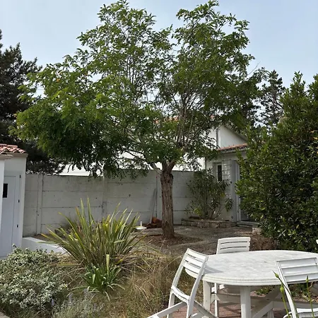 Renovated House 150m From 400m Centre *