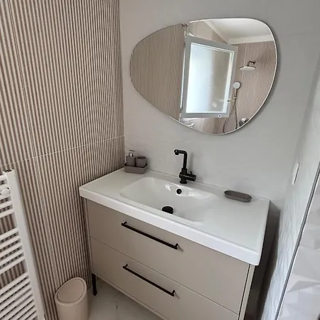 فيلة Renovated House 150m From 400m Centre لا ترانش سور مير