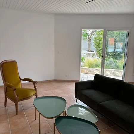 Renovated House 150m From 400m Centre فيلة *