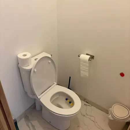 Renovated House 150m From 400m Centre
