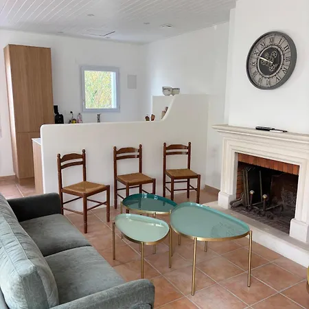 Renovated House 150m From 400m Centre